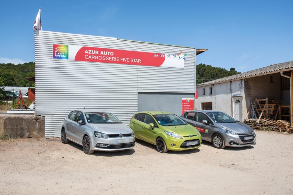 voiture devant garage